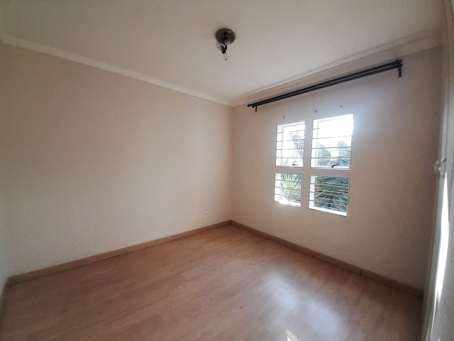 To Let 1 Bedroom Property for Rent in Magaliessig Gauteng