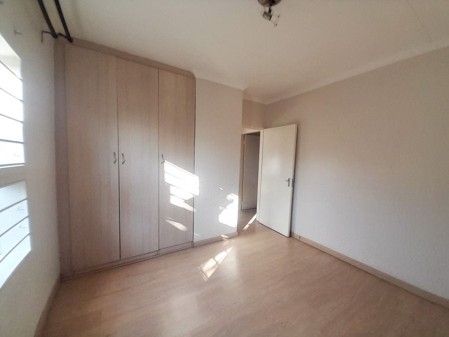 To Let 1 Bedroom Property for Rent in Magaliessig Gauteng