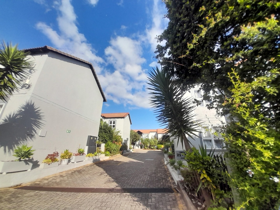 To Let 1 Bedroom Property for Rent in Magaliessig Gauteng