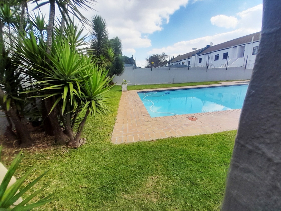 To Let 1 Bedroom Property for Rent in Magaliessig Gauteng