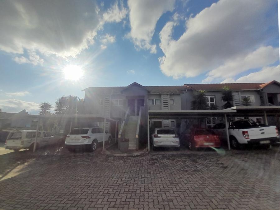 To Let 1 Bedroom Property for Rent in Magaliessig Gauteng