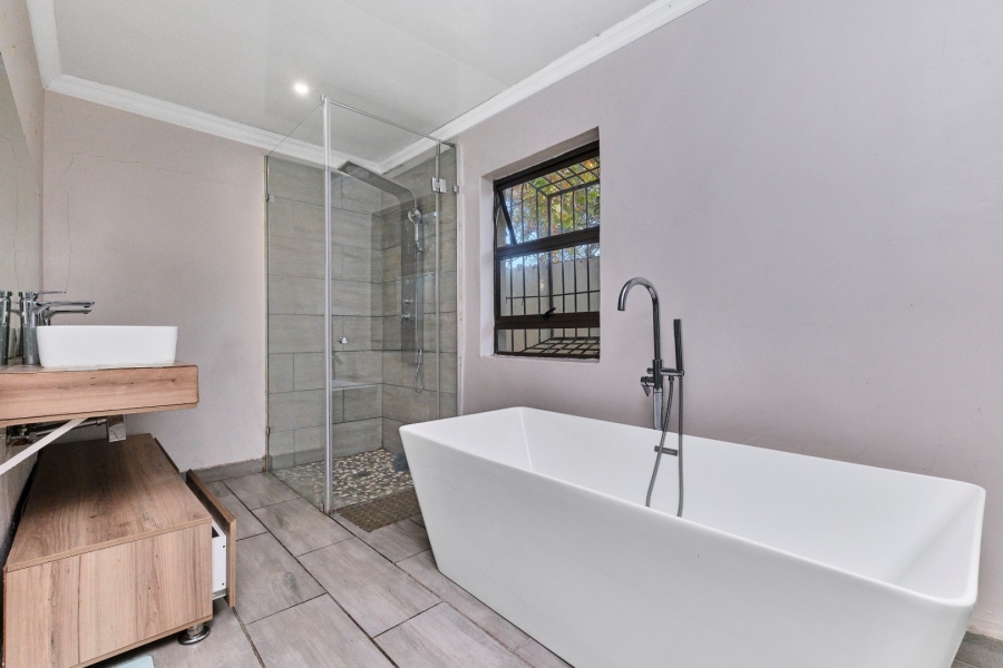 4 Bedroom Property for Sale in Wendywood Gauteng