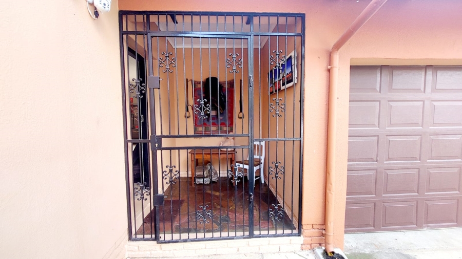 3 Bedroom Property for Sale in Helikonpark Gauteng