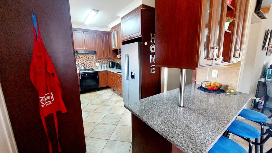 3 Bedroom Property for Sale in Helikonpark Gauteng