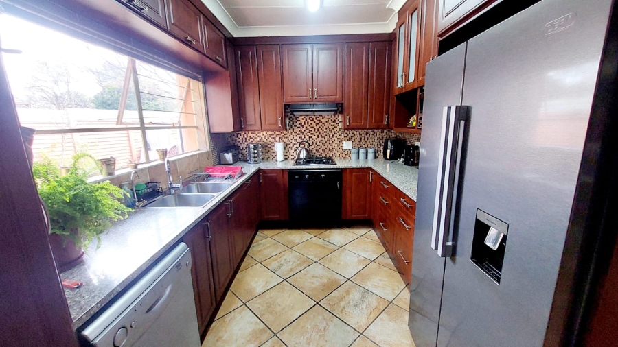 3 Bedroom Property for Sale in Helikonpark Gauteng