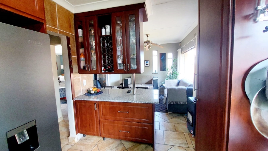 3 Bedroom Property for Sale in Helikonpark Gauteng