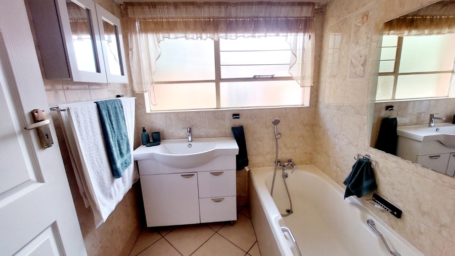 3 Bedroom Property for Sale in Helikonpark Gauteng