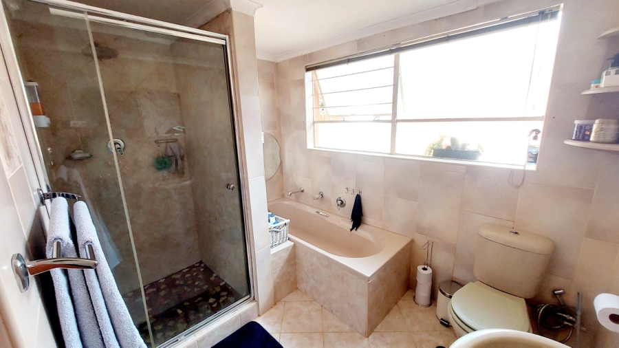 3 Bedroom Property for Sale in Helikonpark Gauteng