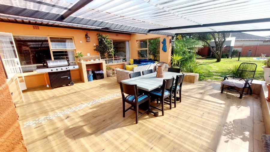 3 Bedroom Property for Sale in Helikonpark Gauteng
