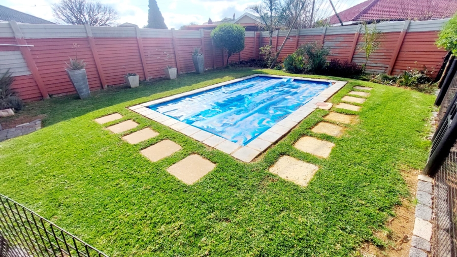 3 Bedroom Property for Sale in Helikonpark Gauteng
