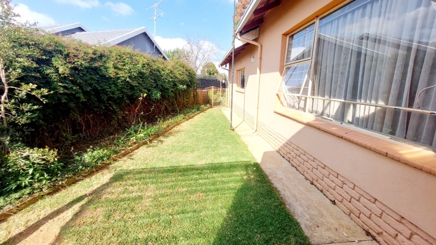 3 Bedroom Property for Sale in Helikonpark Gauteng
