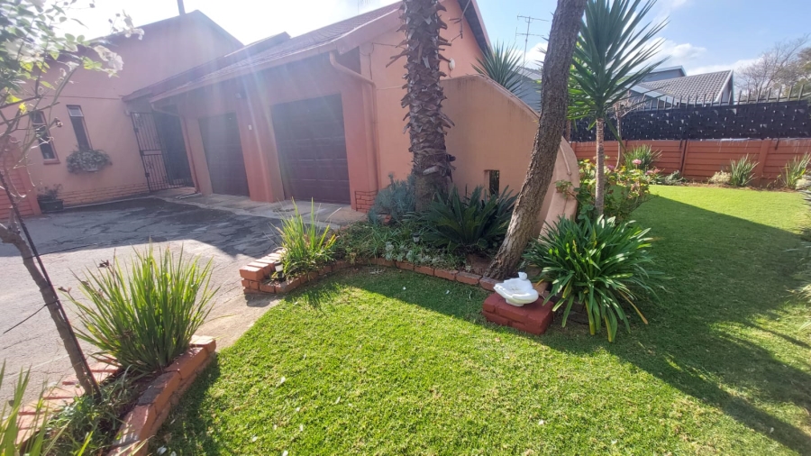3 Bedroom Property for Sale in Helikonpark Gauteng