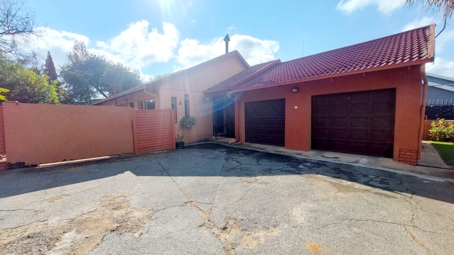 3 Bedroom Property for Sale in Helikonpark Gauteng