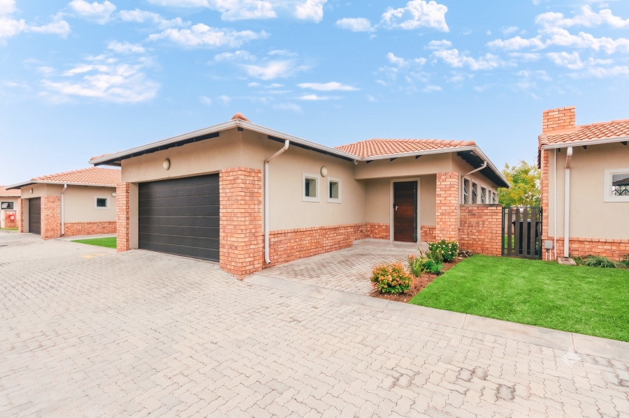 3 Bedroom Property for Sale in Noordwyk Gauteng