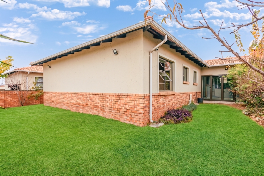 3 Bedroom Property for Sale in Noordwyk Gauteng