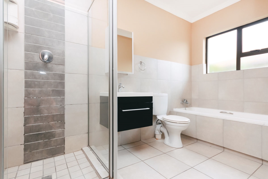 3 Bedroom Property for Sale in Noordwyk Gauteng