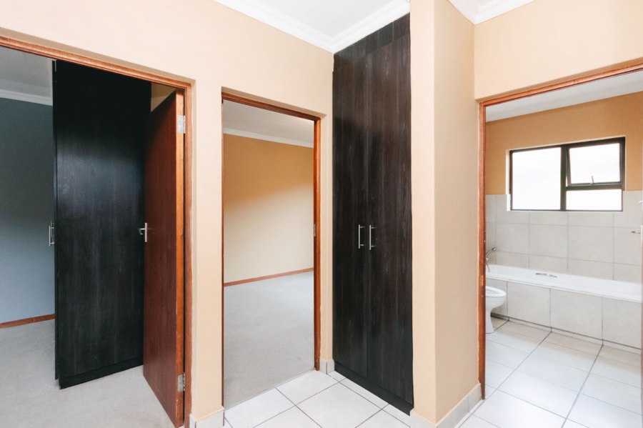 3 Bedroom Property for Sale in Noordwyk Gauteng
