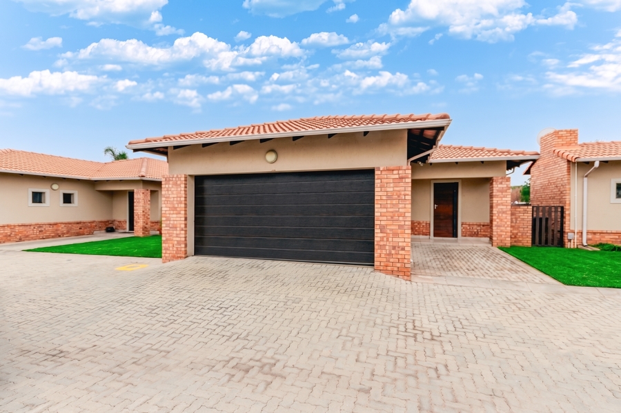 3 Bedroom Property for Sale in Noordwyk Gauteng