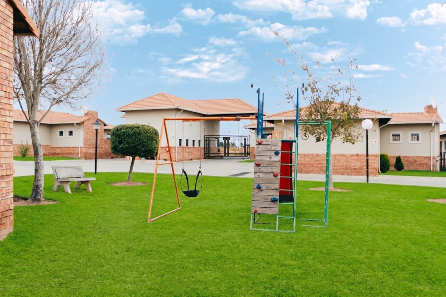 3 Bedroom Property for Sale in Noordwyk Gauteng
