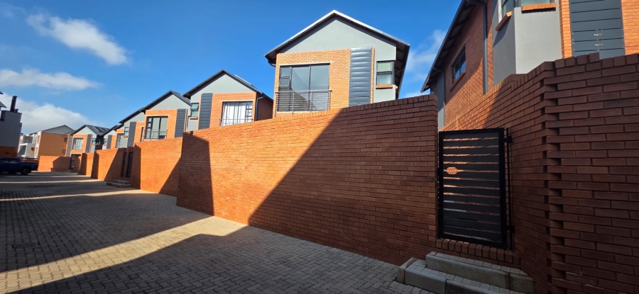 To Let 3 Bedroom Property for Rent in Olympus AH Gauteng