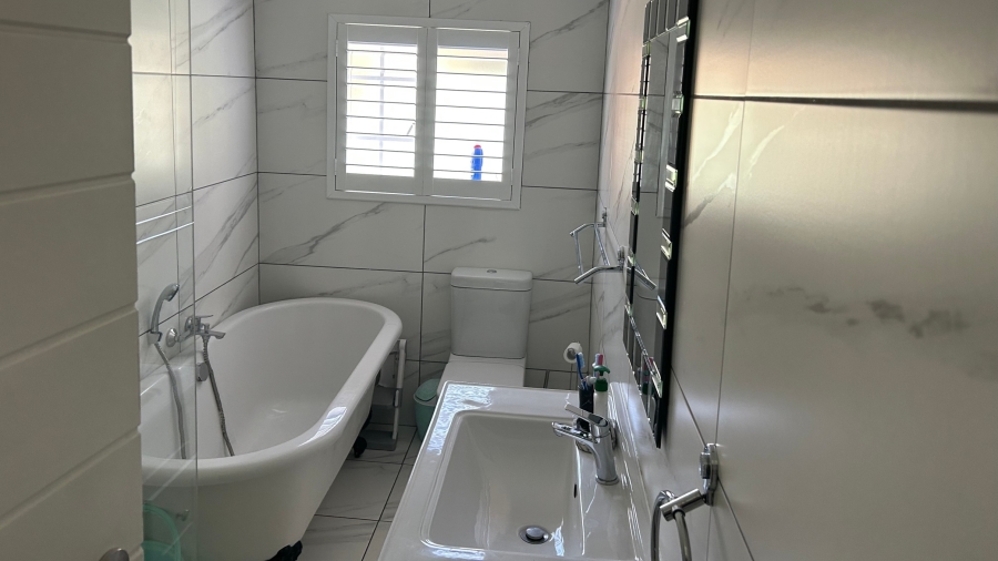 2 Bedroom Property for Sale in Faerie Glen Gauteng