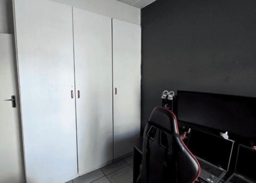 2 Bedroom Property for Sale in Noordwyk Gauteng