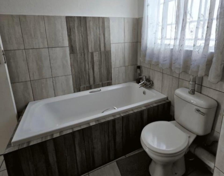 2 Bedroom Property for Sale in Noordwyk Gauteng