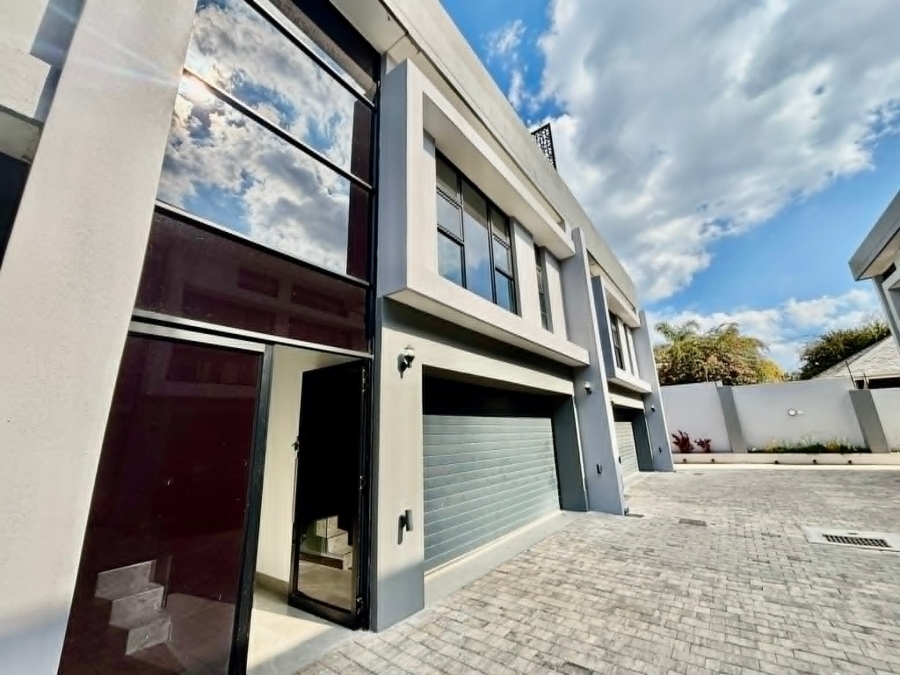 To Let 3 Bedroom Property for Rent in Illovo Gauteng