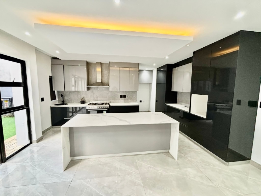 To Let 3 Bedroom Property for Rent in Illovo Gauteng