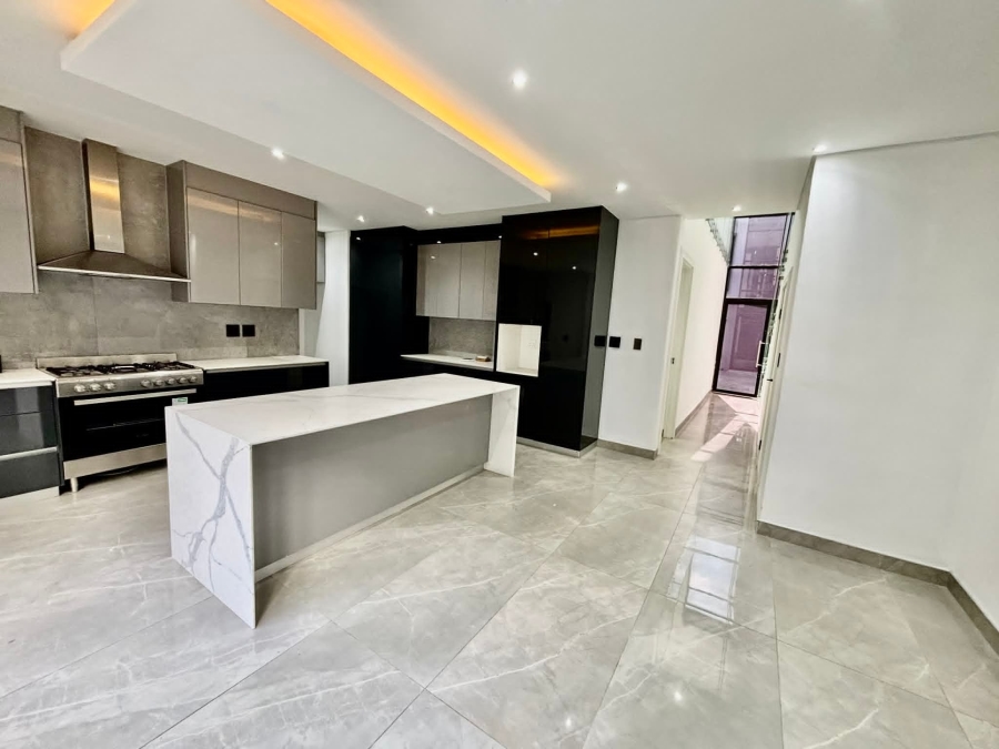 To Let 3 Bedroom Property for Rent in Illovo Gauteng