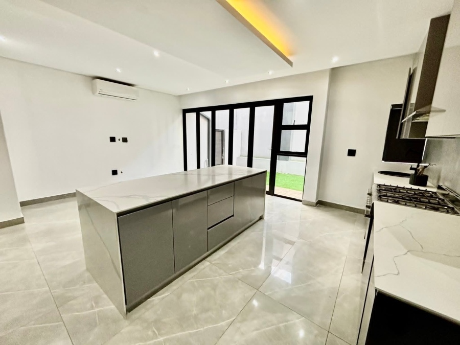 To Let 3 Bedroom Property for Rent in Illovo Gauteng