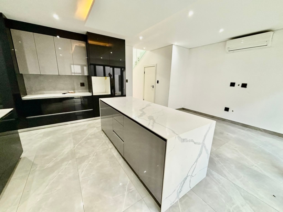 To Let 3 Bedroom Property for Rent in Illovo Gauteng