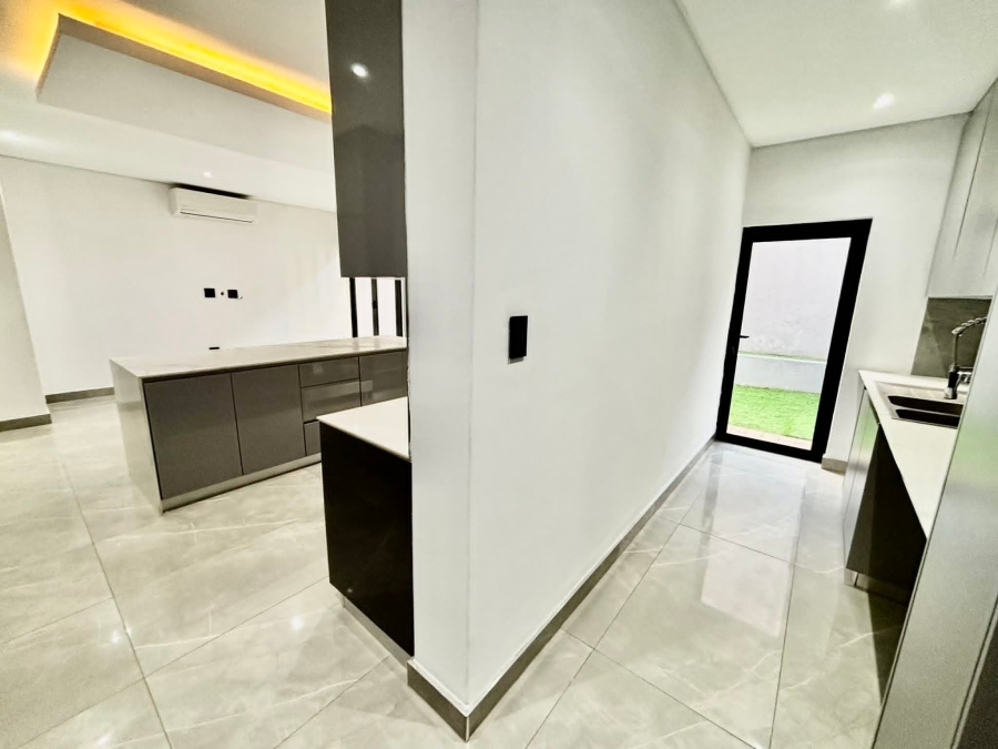 To Let 3 Bedroom Property for Rent in Illovo Gauteng