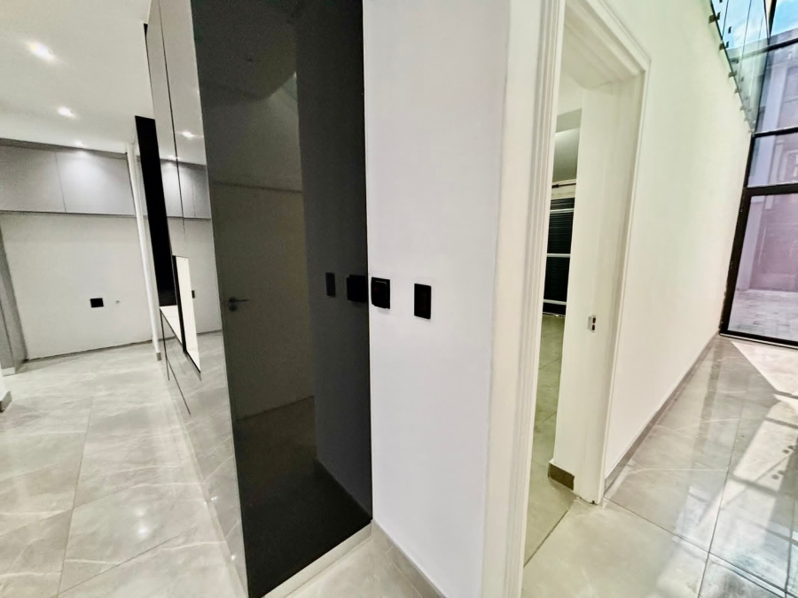 To Let 3 Bedroom Property for Rent in Illovo Gauteng