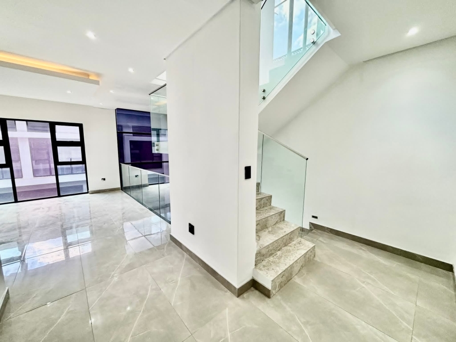 To Let 3 Bedroom Property for Rent in Illovo Gauteng
