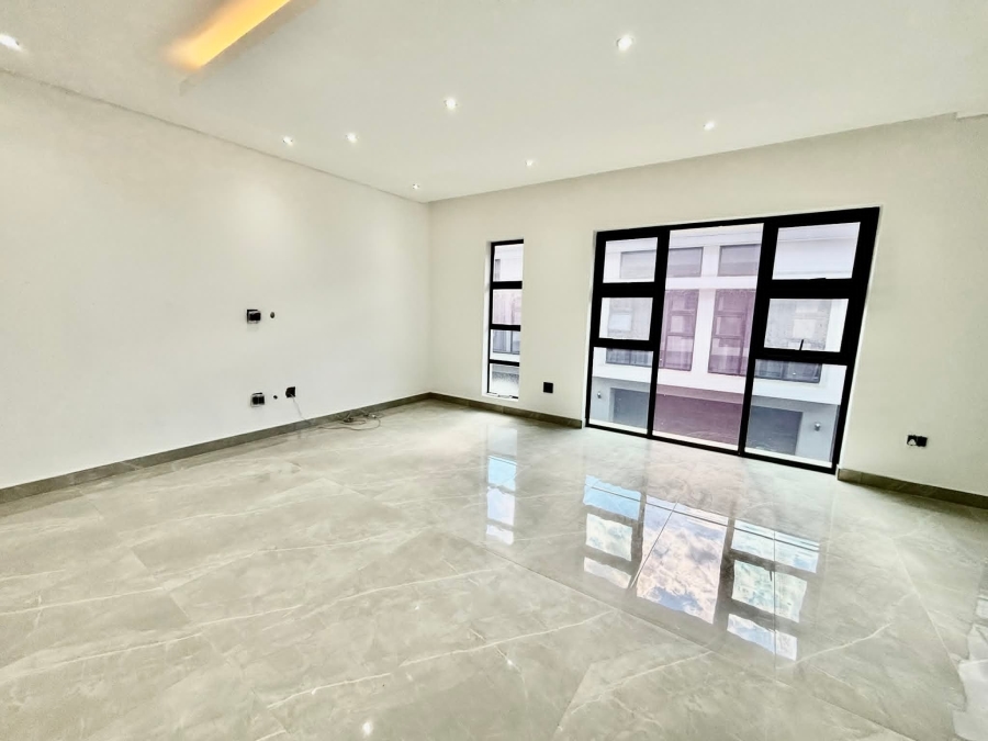 To Let 3 Bedroom Property for Rent in Illovo Gauteng