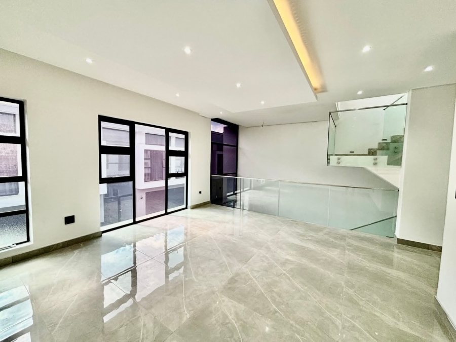 To Let 3 Bedroom Property for Rent in Illovo Gauteng
