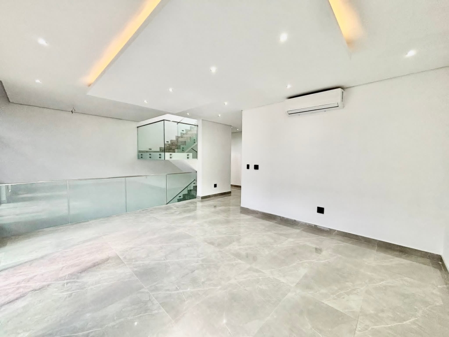 To Let 3 Bedroom Property for Rent in Illovo Gauteng