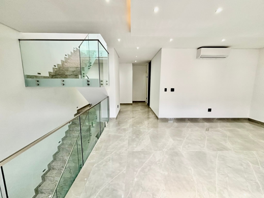 To Let 3 Bedroom Property for Rent in Illovo Gauteng