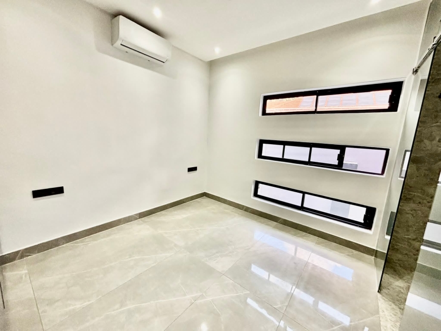To Let 3 Bedroom Property for Rent in Illovo Gauteng