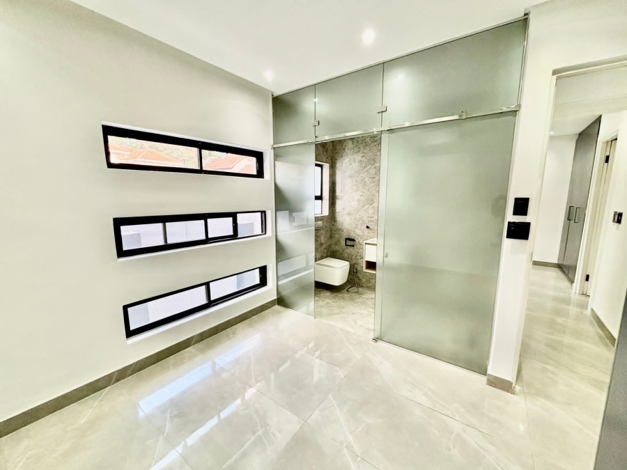 To Let 3 Bedroom Property for Rent in Illovo Gauteng