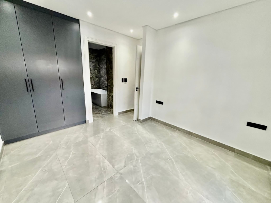 To Let 3 Bedroom Property for Rent in Illovo Gauteng