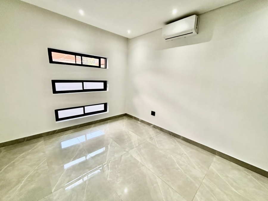 To Let 3 Bedroom Property for Rent in Illovo Gauteng