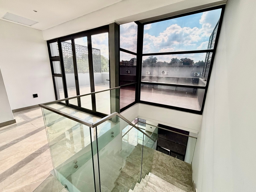 To Let 3 Bedroom Property for Rent in Illovo Gauteng