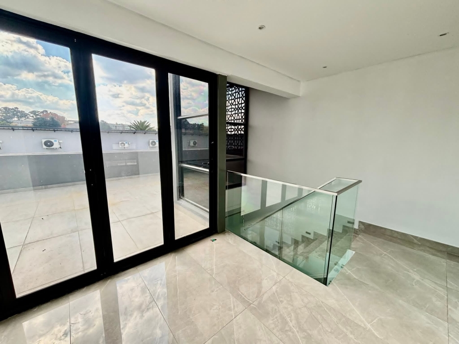 To Let 3 Bedroom Property for Rent in Illovo Gauteng
