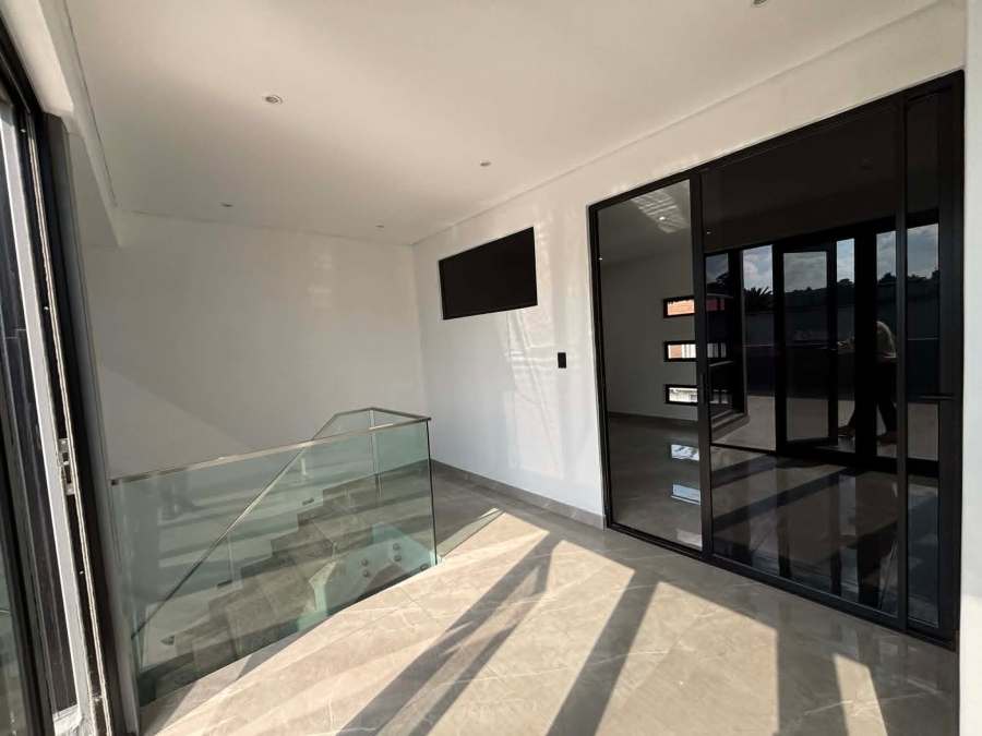 To Let 3 Bedroom Property for Rent in Illovo Gauteng
