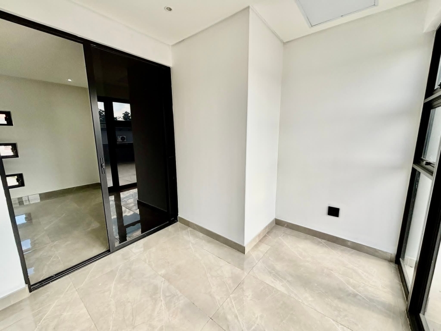 To Let 3 Bedroom Property for Rent in Illovo Gauteng