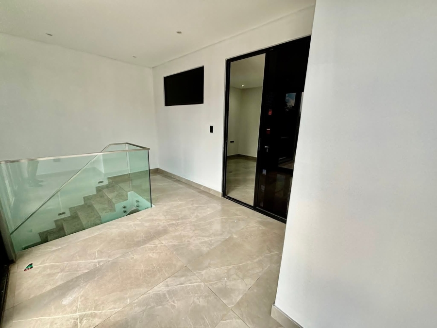 To Let 3 Bedroom Property for Rent in Illovo Gauteng