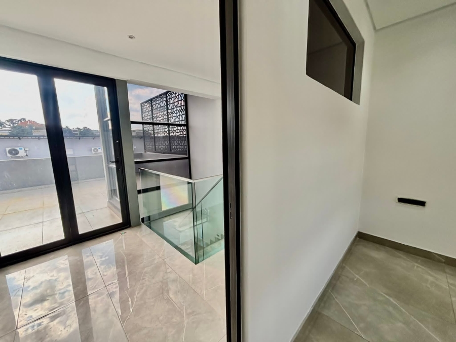 To Let 3 Bedroom Property for Rent in Illovo Gauteng