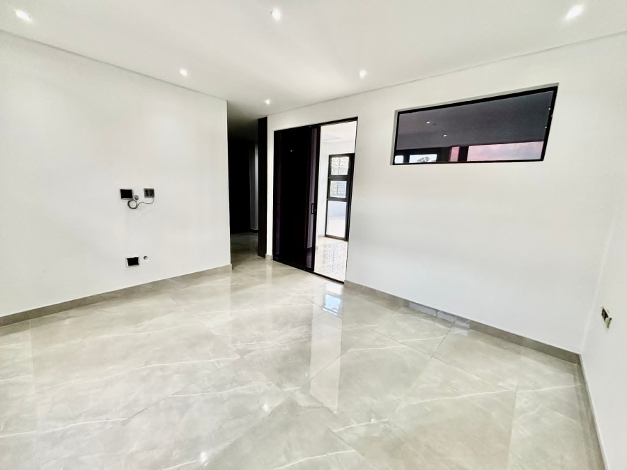 To Let 3 Bedroom Property for Rent in Illovo Gauteng